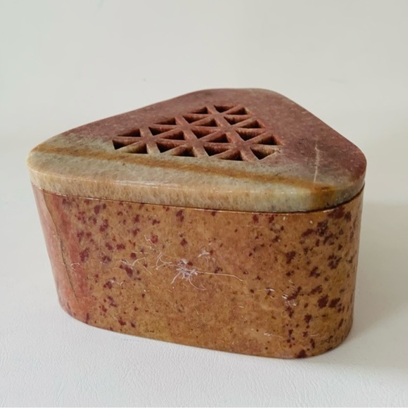 Stone box - Picture 1 of 9